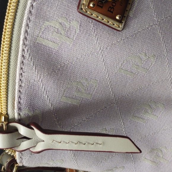 SLIGHTLY USED DOONEY & BOURKE SUKI CROSSBODY LILAC HAS STAIN - Picture 6 of 10